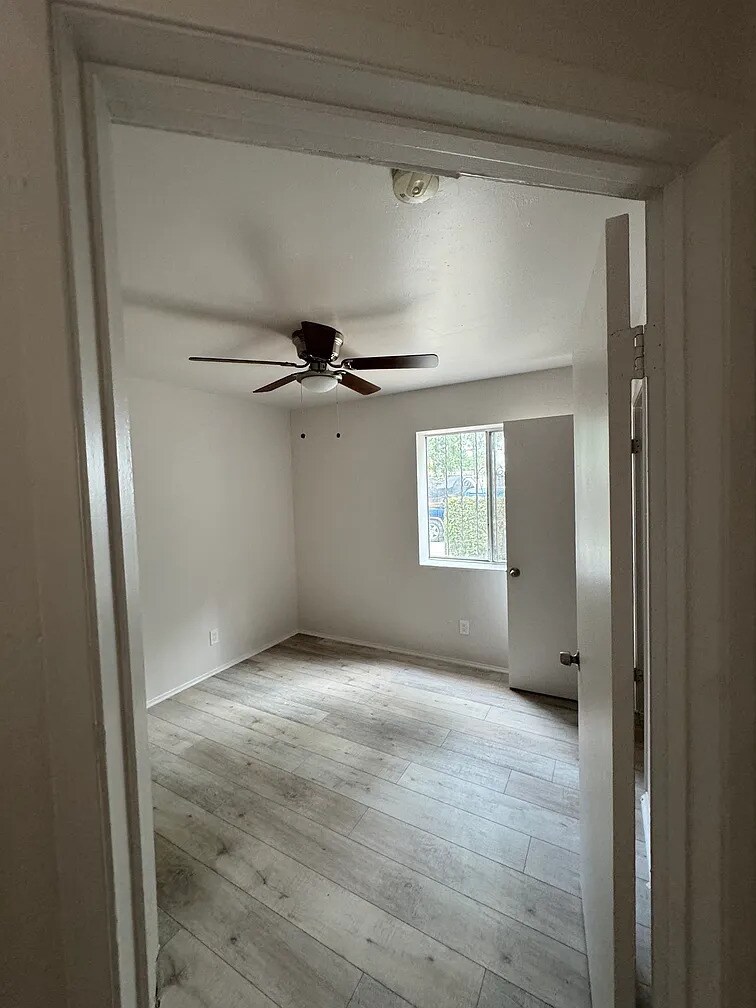 Bedroom 3 - 118 E 84th Pl