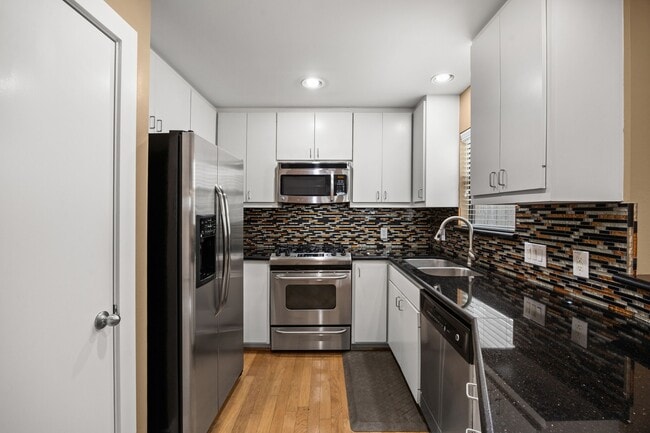 Building Photo - 5951 S Loop E