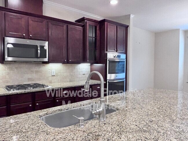 Building Photo - 136 Spring Pine Ln