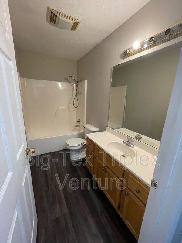 Building Photo - 269 N Pecan St