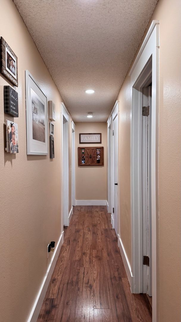 Building Photo - Fantastic Home Close to Schools, Shopping ...