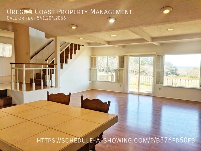 Building Photo - 584 Hwy 101 S
