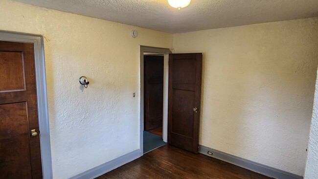 Building Photo - Four Bedroom Single Family home in Derreck...