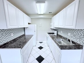 Building Photo - 2 Bedroom Condo near New Carrollton MARC t...