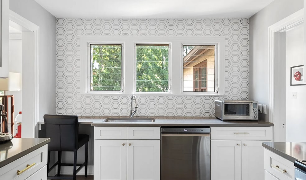 Building Photo - 1220 W 62nd St