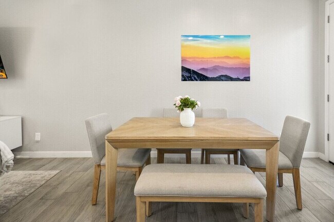 Building Photo - 6612 W Paradise Ln