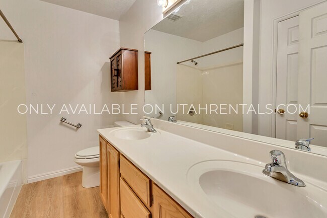 Building Photo - 144 N 1120 E