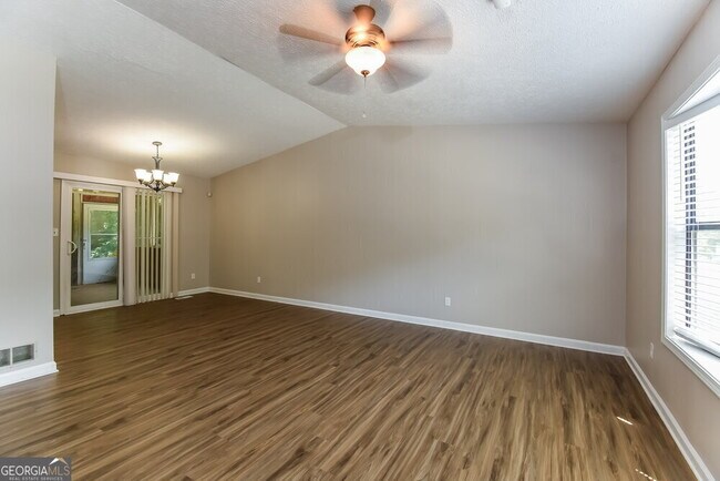 Building Photo - 1012 Hicksmil Dr SW
