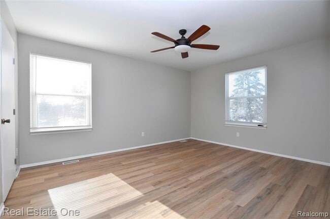 Building Photo - 1527 Mariner Dr
