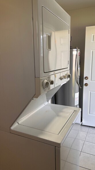 Building Photo - 2523 Law St