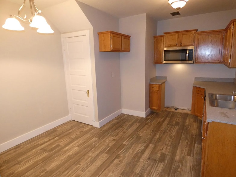 Building Photo - 616 St Nicholas Ave