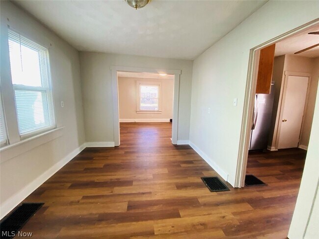 Building Photo - 748 Merton Ave