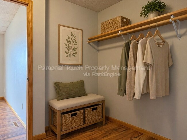 Building Photo - 1143 39th Ave S