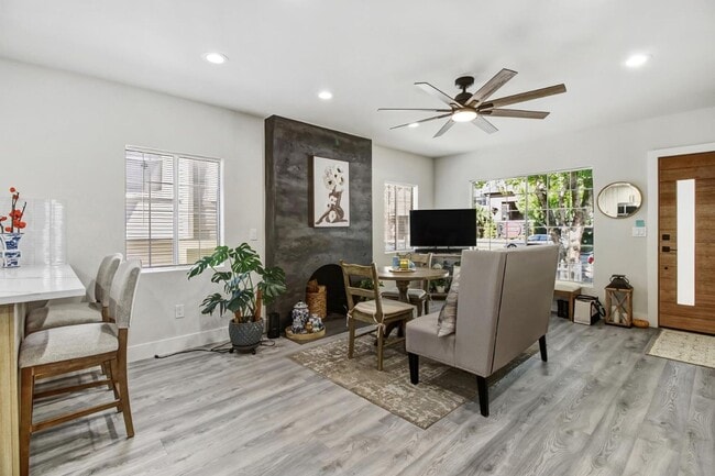 Building Photo - Home for Rent in  Midtown, Sacramento!  2 Bed/ 2 Bath