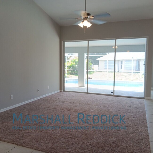 Building Photo - Pool Home 3 Bedroom,with a Den 2 Bath in d...