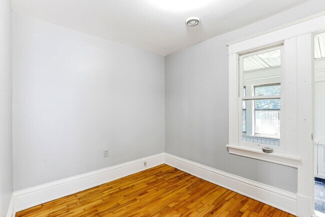 Building Photo - 884 Iglehart Ave