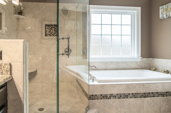 Master Bath - 2216 Katherine Kiker Rd