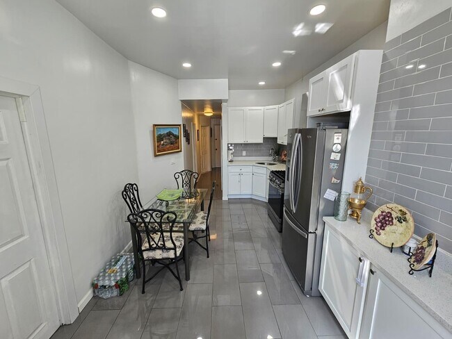 Building Photo - 4916 Park Ave