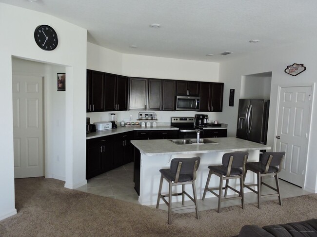 Building Photo - 4/2 Single Family Home