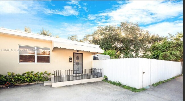 Building Photo - 2902 NW 11th St