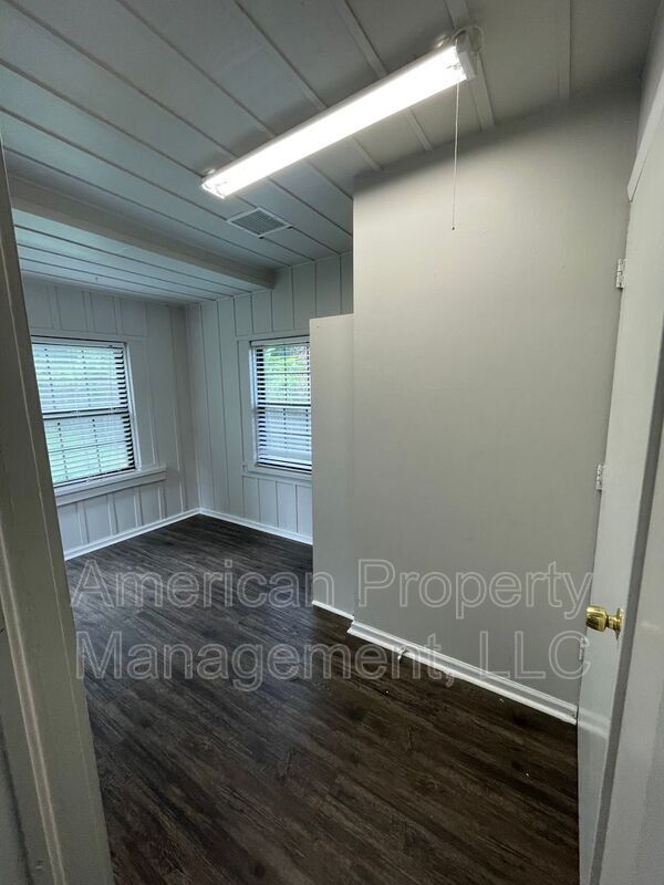 Building Photo - 718 N Gary Pl