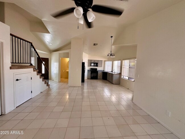 Building Photo - 866 E Morelos St