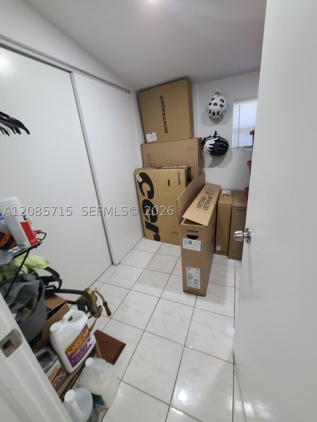 Building Photo - 9860 SW 83rd St