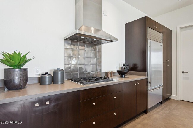 Building Photo - 15215 N Kierland Blvd