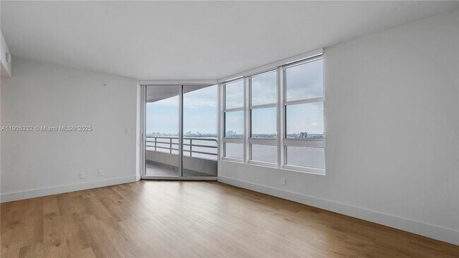 Building Photo - 555 NE 34th St