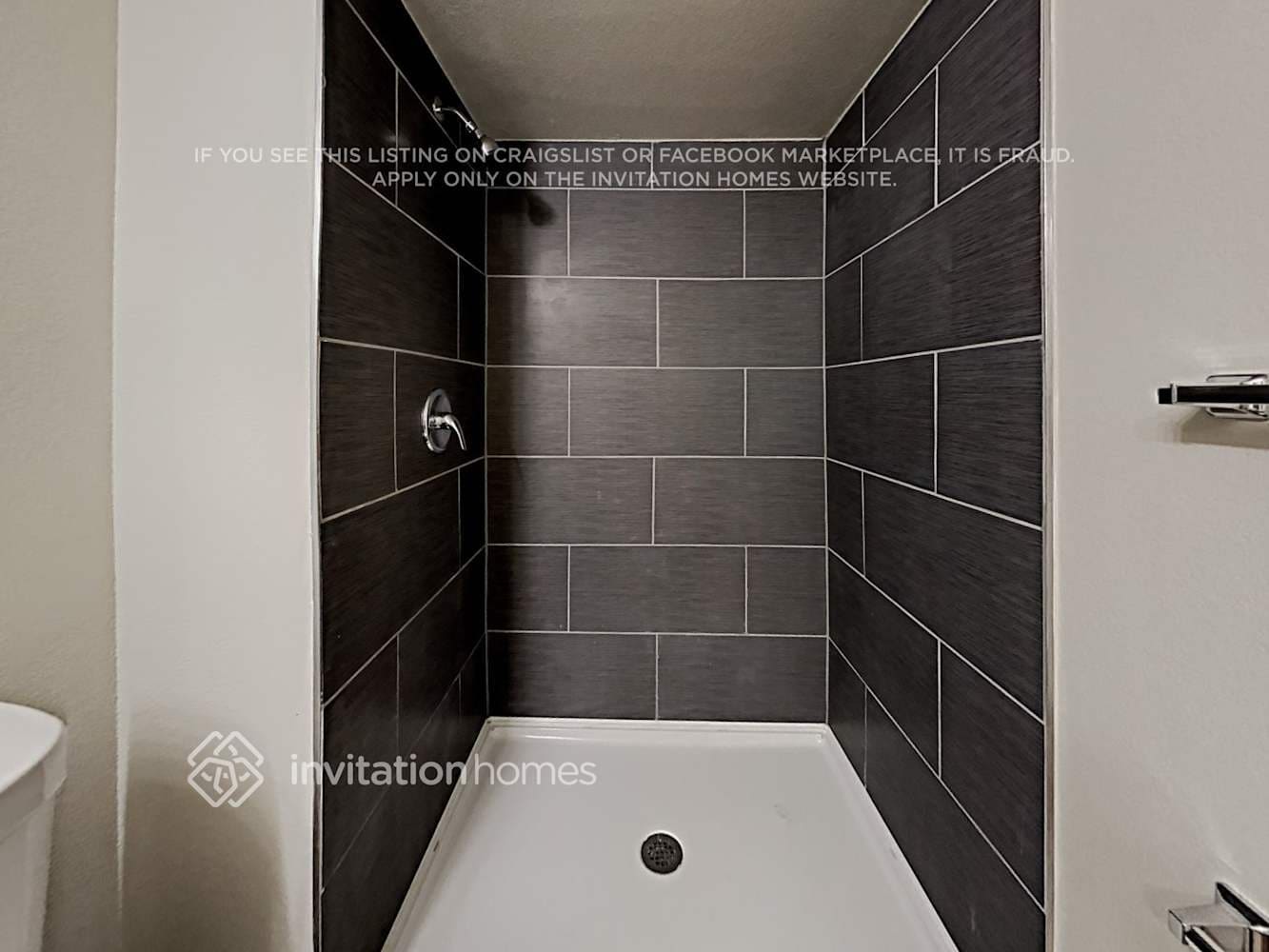 Building Photo - 8327 Firethorn Dr