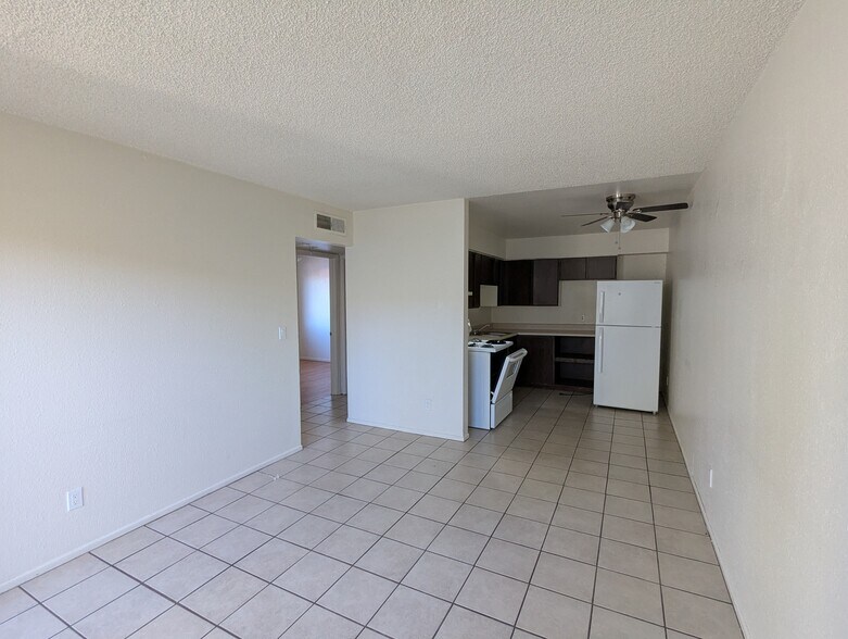 Building Photo - 1420 N Evergreen St