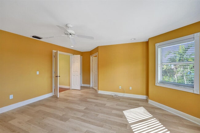 Building Photo - 10902 Tamoron Ln