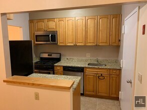 Building Photo - Graff Avenue, Bronx