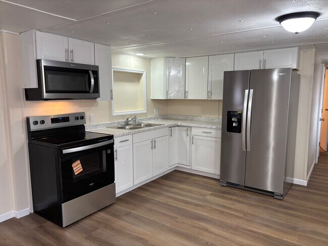 Building Photo - 212 Astran Dr