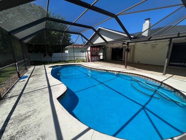 Building Photo - 1925 SE Cheltenham St