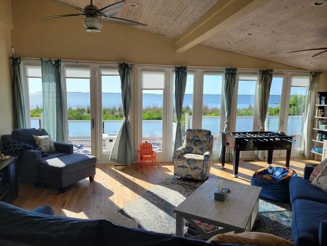 Building Photo - 8034 Riverview Rd