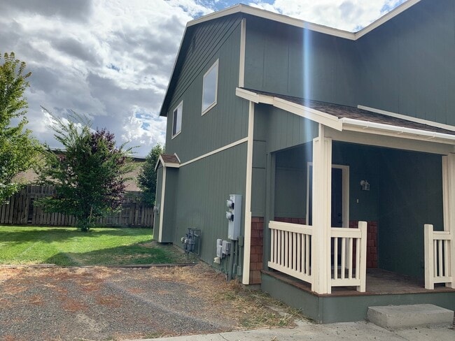 Building Photo - 404 River Ave