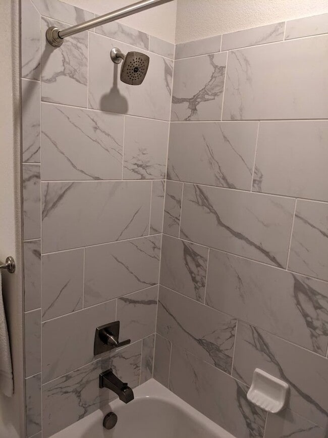 Building Photo - FULLY FURNISHED 3 Bed Luxury End Unit Townhome backs to Nature