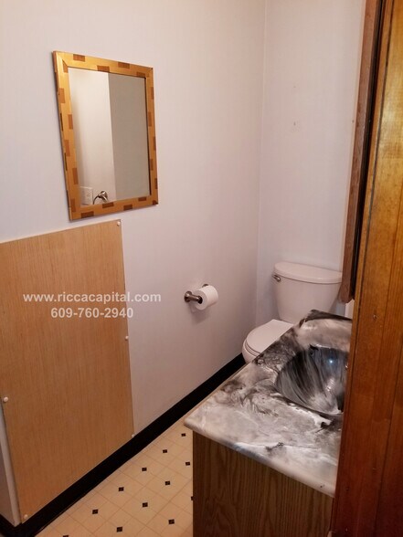 Building Photo - 507 Wilbur Ave