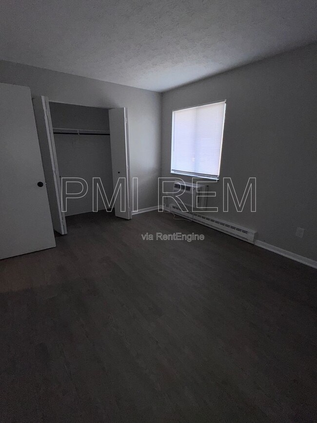 Building Photo - 2046 W Market St