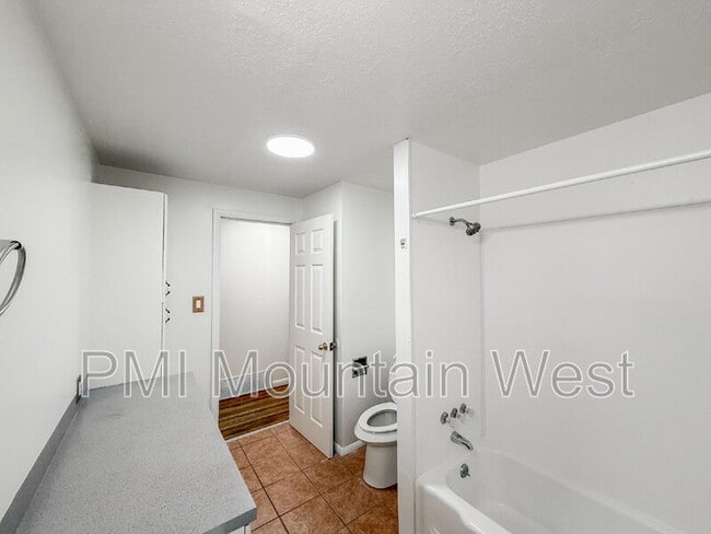 Building Photo - 698 Doren Dr