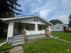 Building Photo - 1504 N Gladstone Ave