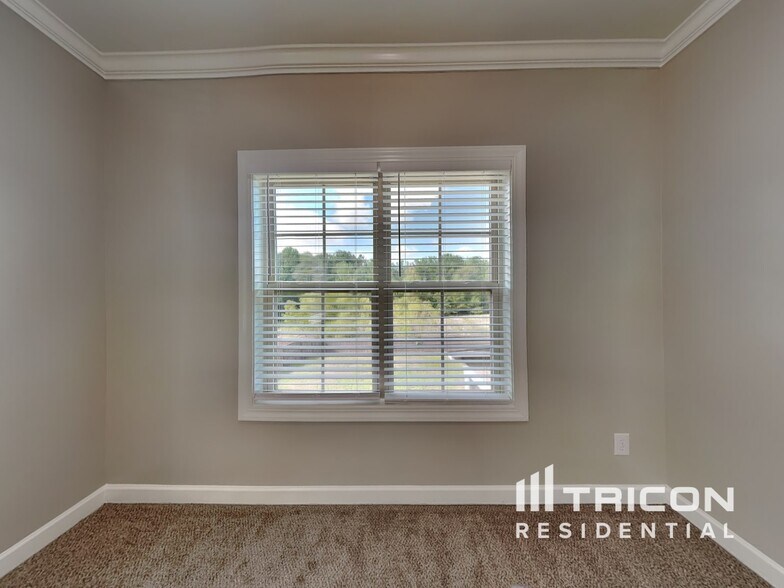 Building Photo - 172 Churchland Dr
