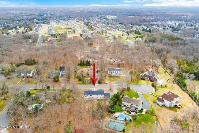 Building Photo - 527 Woodview Rd