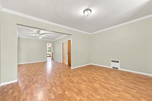 Building Photo - 129 W 28th St