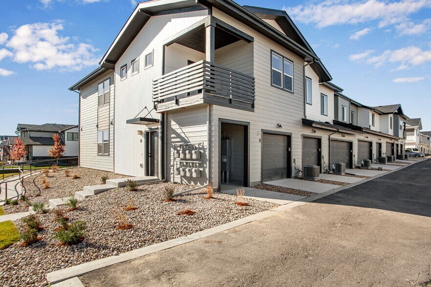 Exterior looking southwest - 1788 Iron Wheel Dr