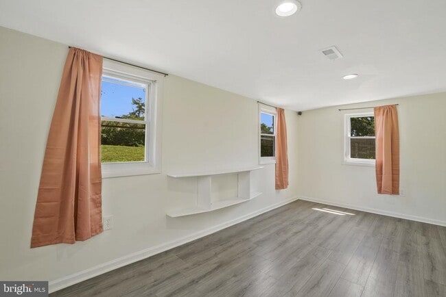 Building Photo - 728 Carson Ave