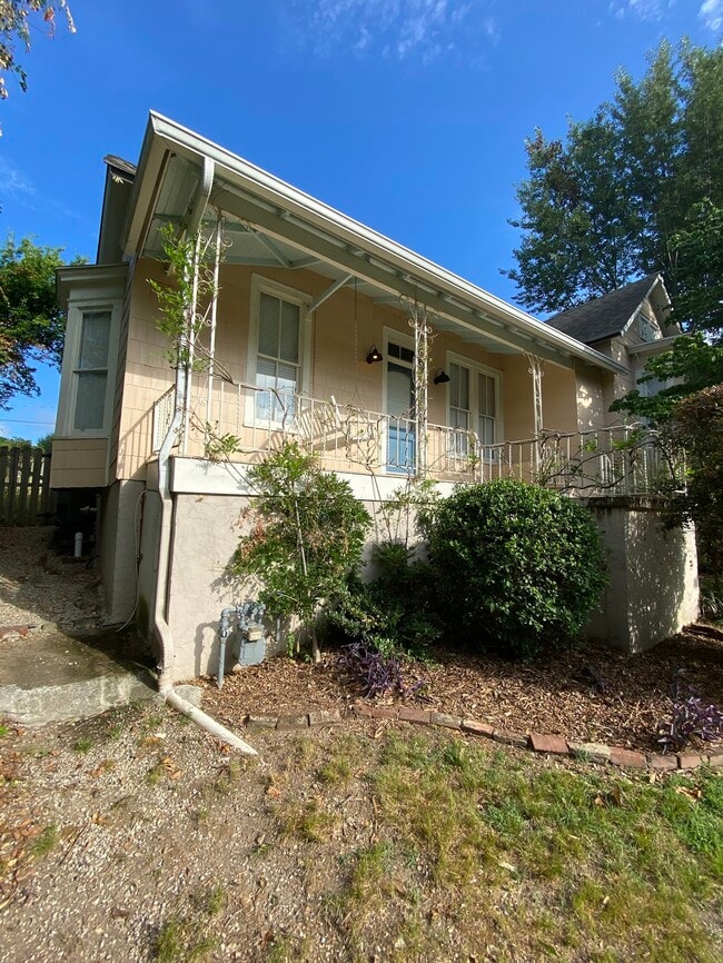 Primary Photo - 401 Rosewood St