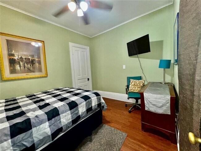 Building Photo - 1464 W Minnehaha Ave