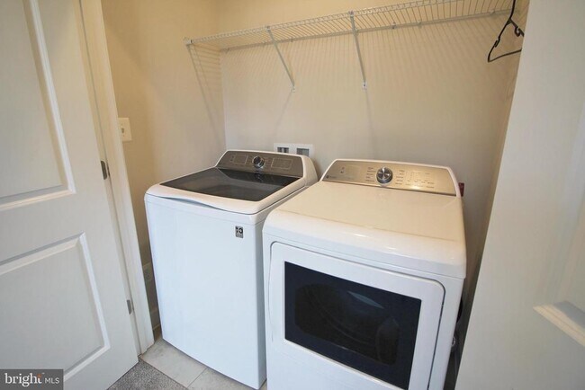 Building Photo - 14911 River Walk Way